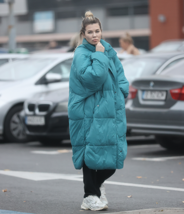 Gina Pistol, relaxata în București (SURSA FOTO: CANCAN.RO)
