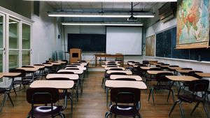 Profesorii, primele victime ale crizei provocate de coronavirus. Ministerul Educației a anunțat tăieri salariale