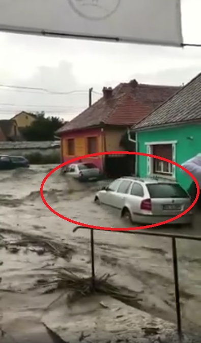 Imagini apocaliptice în Brașov, după o furtună puternică! Mașinile au fost luate de viitură, iar zeci de case au fost inundate