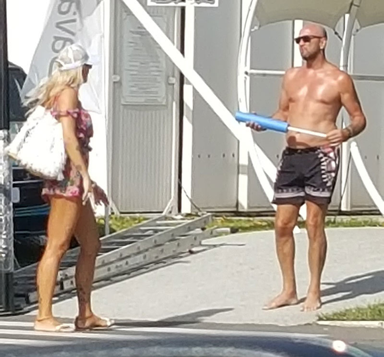 Walter Zenga şi Raluca aşteaptă taxi-ul