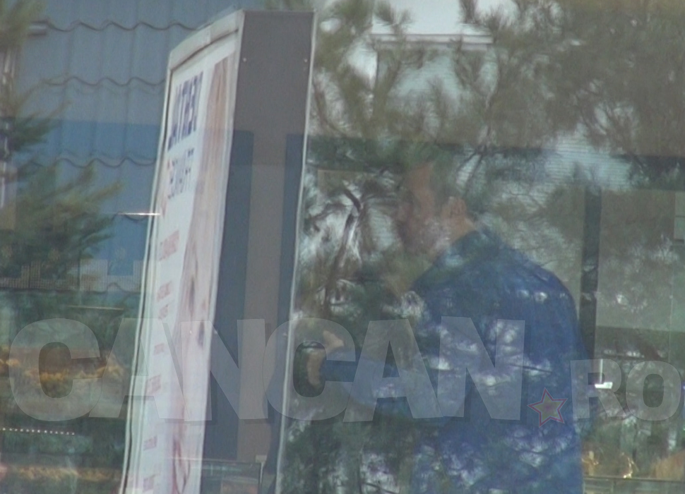 Mircea Rednic antrenează în cafenele. Ce a făcut tehnicianul la întâlnirea cu o femeie