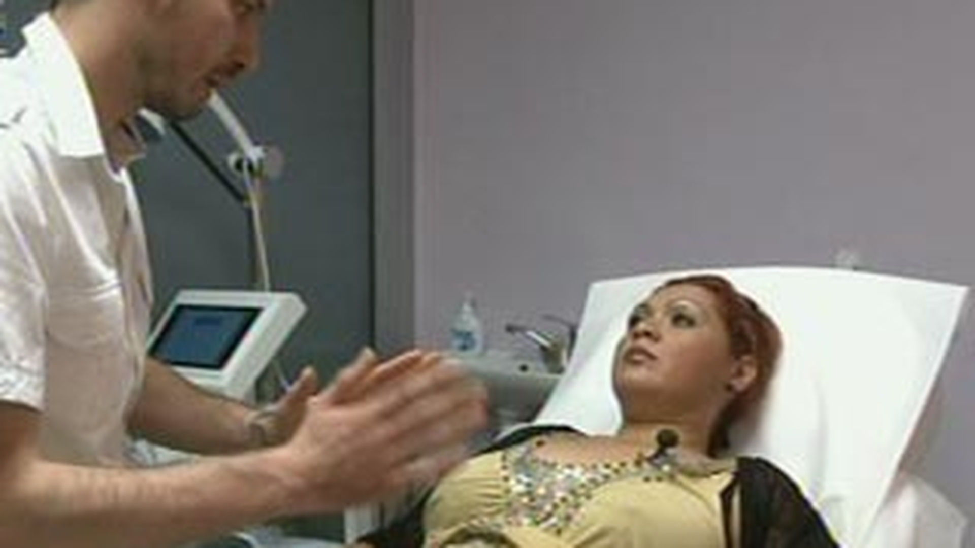 VIDEO Minodora a slabit, dar in spatele hainelor se ascunde un dezastru! Vezi cum arata abdomenul ei si o sa intelegi de ce vrea sa isi faca operatie estetica!