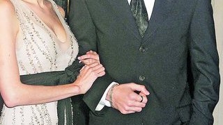 Pitt si Jolie au stabilit detaliile pentru nunta lor. Vor fi cununati de fratele Angelinei