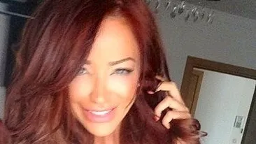 Femeia “viespe” e istorie! Vezi aici imaginea care o transforma pe Bianca Dragusanu in femeia cu cea mai subtire talie!