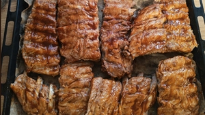 Cum prepari acasă coaste mai fragede ca la restaurant. Ce trebuie să faci înainte de a le băga la cuptor