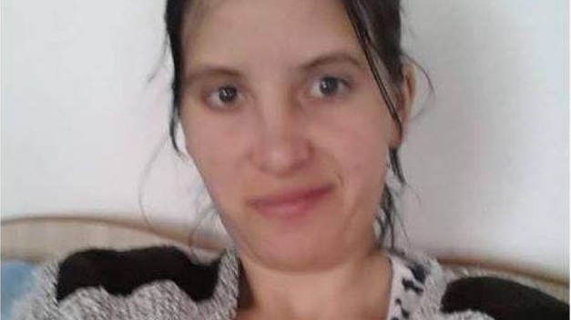 Noi informații despre femeia care și-a abandonat cei doi copii în curtea spitalului din Alexandria: ”Are probleme psihice!”