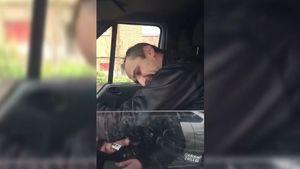 VIDEO / Imagini şocante în Arad! Un şofer a leşinat la volan şi s-a izbit de o altă maşină. Ce au aflat poliţiştii în urma cercetărilor