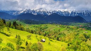 Localitatea din România în care te întorci în timp 100 de ani. Străinii sunt fascinați de ea, spun că trăiesc un basm