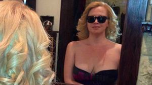 Schimbare spectaculoasa de look! O cunoscuta vedeta din Romania a trecut astazi pragul unui salon de infrumusetare: "Iti sta bine"
