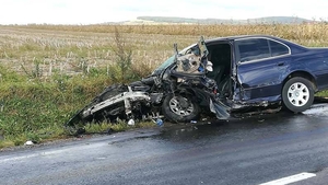 Teribilist la 19 ani. Șoferul unui BMW a făcut prăpăd într-un sat din Iași: un mort și doi răniți