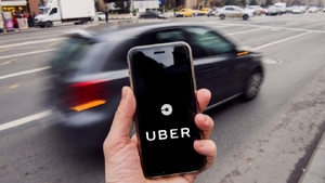 Ce a găsit un bărbat din Iași, după ce a comandat un Uber. Când a intrat în mașină pe bancheta din spate, a rămas mască ce a văzut