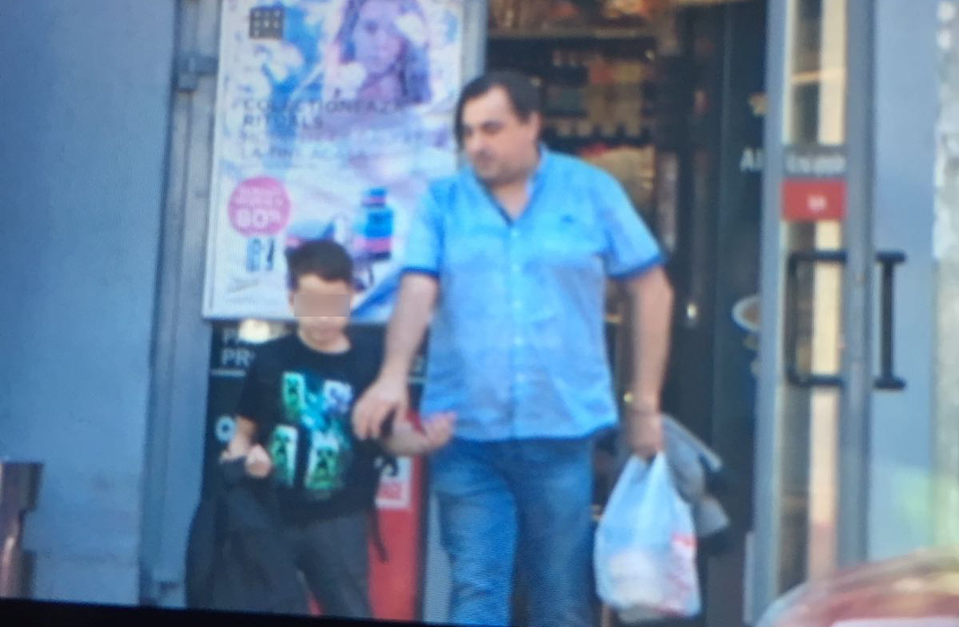 Petru Mircea şi Petru Jr. au cumpărat alimente dintr-un supermarket din apropierea sediului Pro TV, unde îşi desfăşoară bărbatul activitatea
