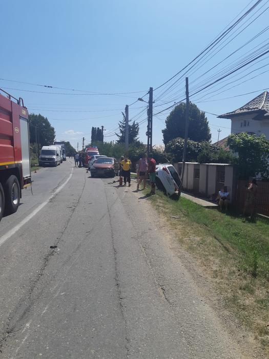 Accident grav în Argeș! Un motociclist a fost spulberat de pe șosea după impact cu două autoturisme