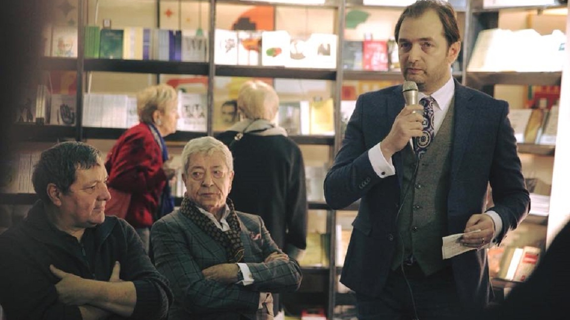 CANCAN.ro publică fragmente în premieră. A fost printre cele mai vândute cărţi de la „Gaudeamus”, iar acum…
