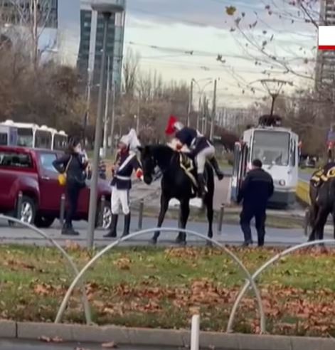 Jandarmul care a căzut de pe cal, la parada de 1 Decembrie, a consumat băuturi alcoolice. Este cercetat de Parchetul Militar