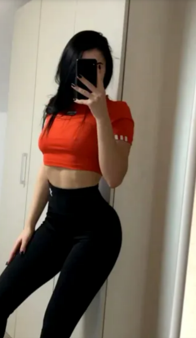 Imagini fierbinți cu iubita lui Andrei Cordea, cel mai în formă jucător al roș-albaștrilor. Cum arată Georgiana, bomba-sexy a mijlocașului | GALERIE FOTO