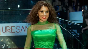 Mircea Badea si-a indeplinit un vis! Carmen Bruma a redevenit topmodela pe bune - Vezi cum arata pe podium