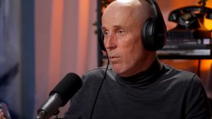 Mugur Mihăescu, dezvăluiri emoționante din perioada „Vacanța Mare”. Cum a fost debutul pe micile ecrane: „A fost o celebritate frumoasă și muncită”