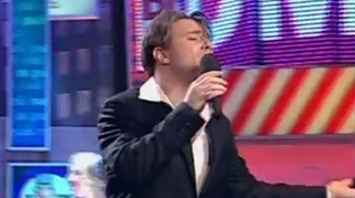 Video incredibil! Fuego canta pe ritmurile melodiei "Ai se eu te pego"! Asculta aici hitul "Mama, mama, impodobeste bradul!"