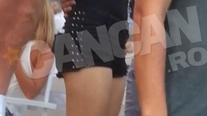 DJ Wanda a facut ravagii pe litoral, la bratul unui burlac celebru de la noi. Uite cum i-a sarit in brate, chiar in vazul tuturor