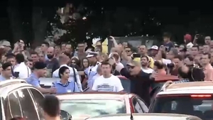 Bărbat săltat de jandarmi de la protestele din Piața Victoriei!