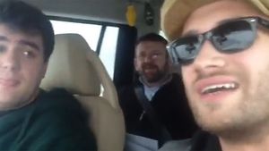 Bendeac nu are o parere prea buna despre el: "Doi lachioi canta". Uite cum suna melodia "Mi-e sete de tine" in varianta actorului