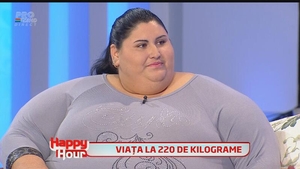 Cum arată o zi din viaţa tinerei de 230 kg! Nu se poate spăla şi încălţa singură: "Viaţa mea se termină pe zi ce trece"