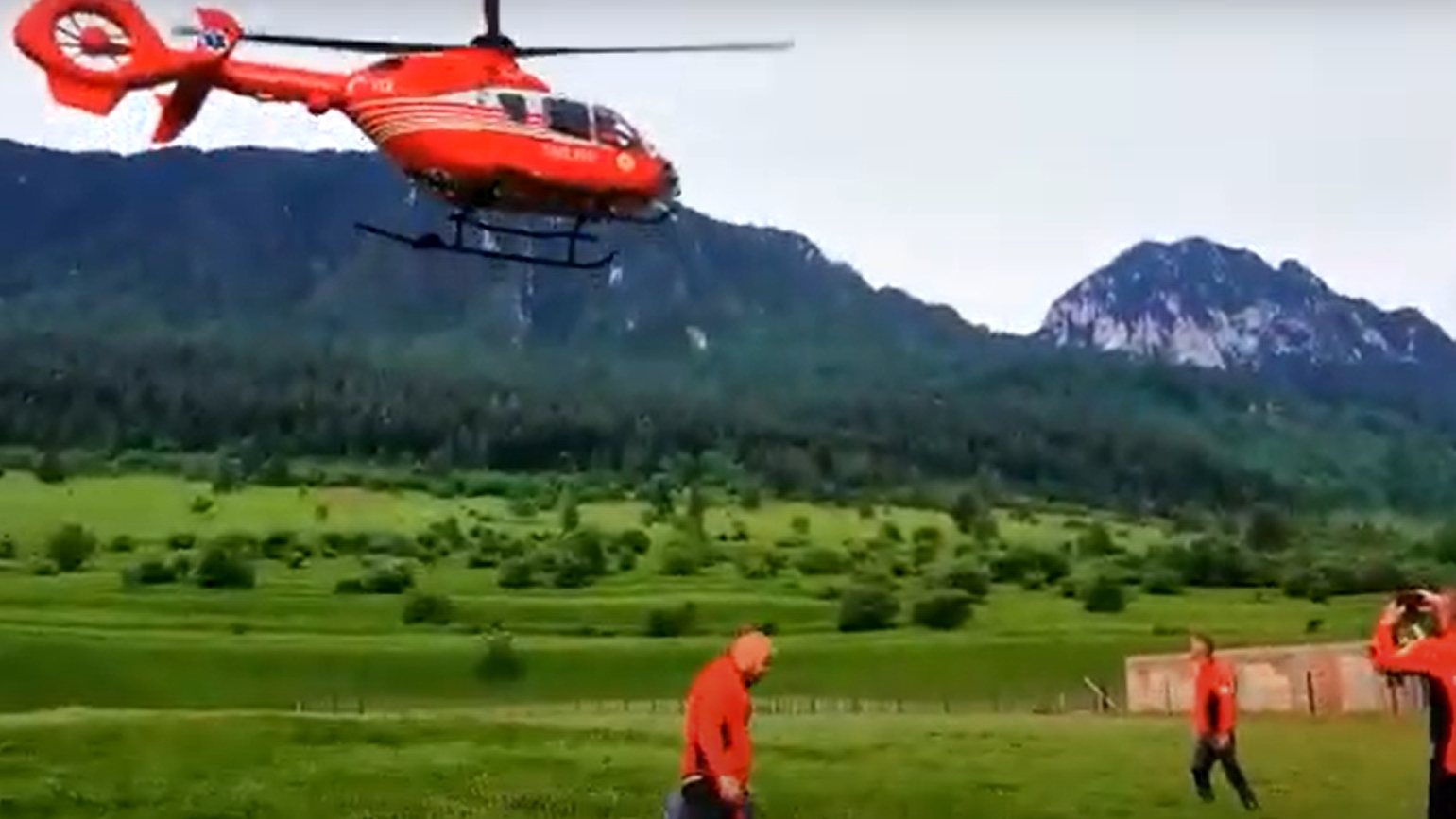 Un turist a fost găsit mort în masivul Piatra Craiului. Salvamontiștii au chemat un elicopter SMURD