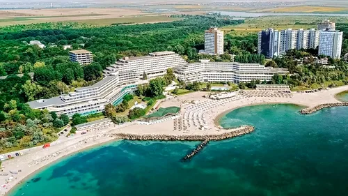 Litoralul românesc, gol în plin sezon estival! Proprietarii disperaţi încep să își scoată hotelurile și terasele la vânzare