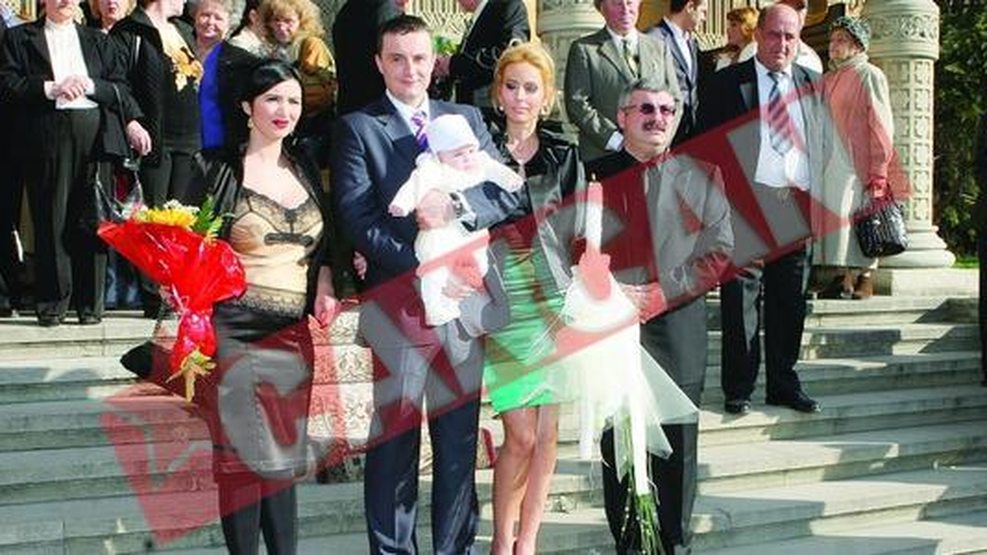 Basescu a dansat-o pe prima doamna la botezul lui Maximus