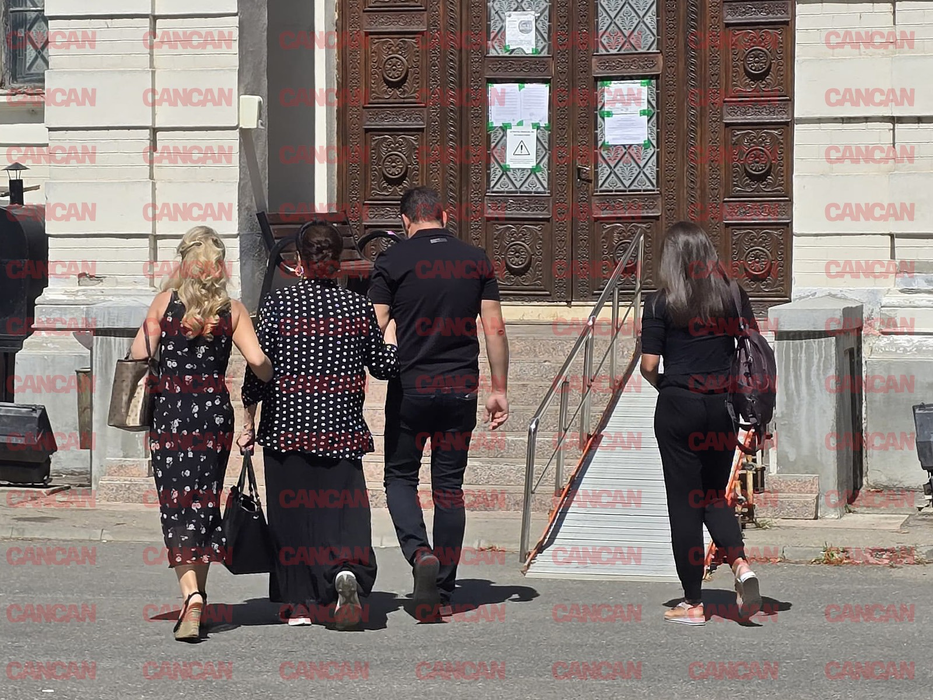 Ținuta BIZARĂ purtată de Maria Dragomiroiu la priveghiul lui Ion Cernea. Toți au făcut ochii cât cepele!