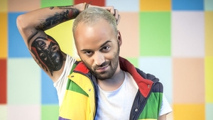 Matteo si-a tras iubita bomba sexy. Elena a pozat provocator pe plaja din Thailanda