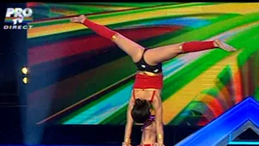 Spider Man a venit in platoul de la Romanii au talent! Vezi cum a escaladat decorurile cu panzele sale si de ce a ras Femeia Fantastica de miscarile lui