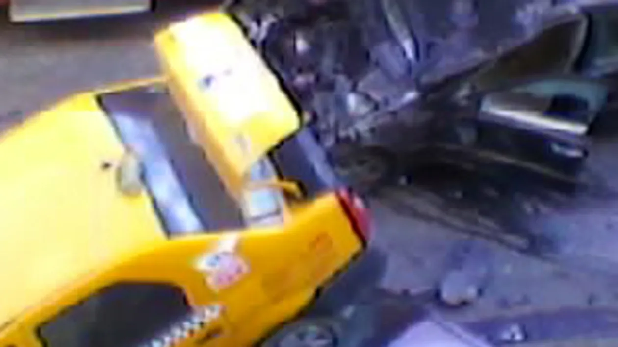 Vatmanul tramvaiului care a lovit mai multe masini a mai fost implicat intr-un accident in 2010