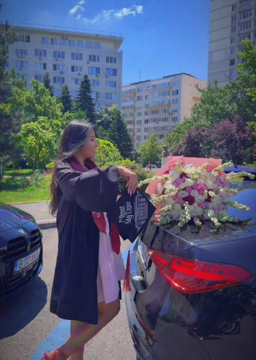 Bucurie mare în familia lui Sile Cămătaru! Fiica lui cea mică a terminat facultatea