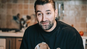 Nu a "iertat" nimic! Cu ce femei celebre a fost cuplat Smiley. Starul de la Pro TV a avut iubite numai una și una