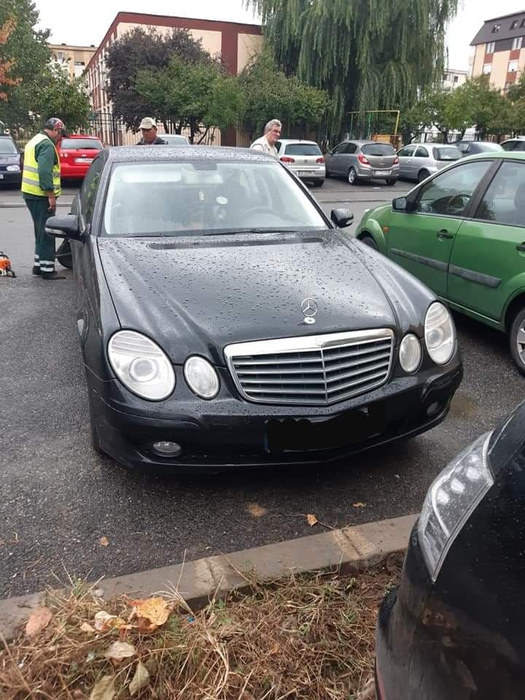 Angajaţii RAADPFL Craiova au ieșit la furat cu Mercedesul! Imaginile care i-au dat de gol