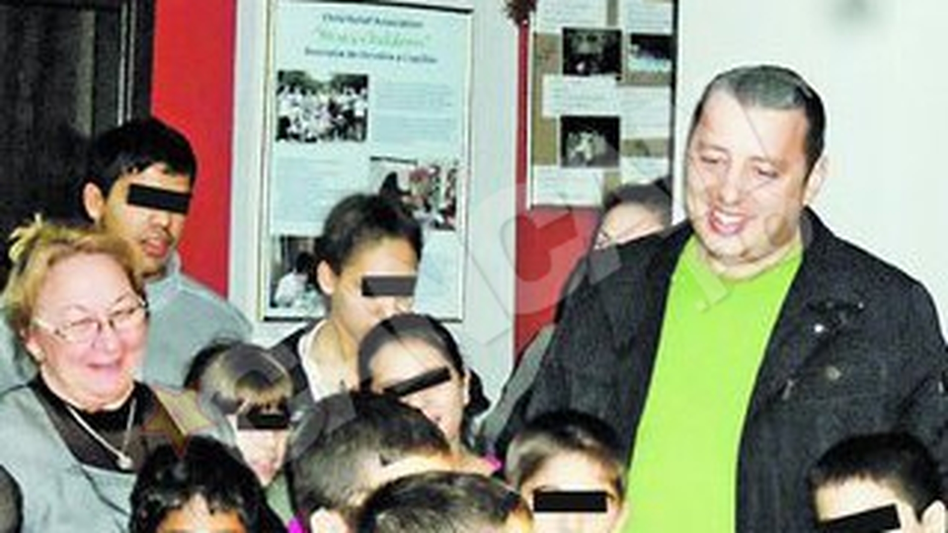 Stefan Florescu a oferit copiilor daruri de Mos Craciun. Campania "Din Suflet, pentru Suflet"