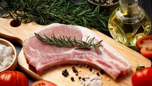 Pericol alimentar înainte de Crăciun! Carnea din piețe, infectată cu salmonella