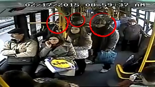 Trei hoti de buzunare au fost prinsi in flagrant de catre BUNICUTA 007! Imagini incredibile surprinse de camerele din autobuz