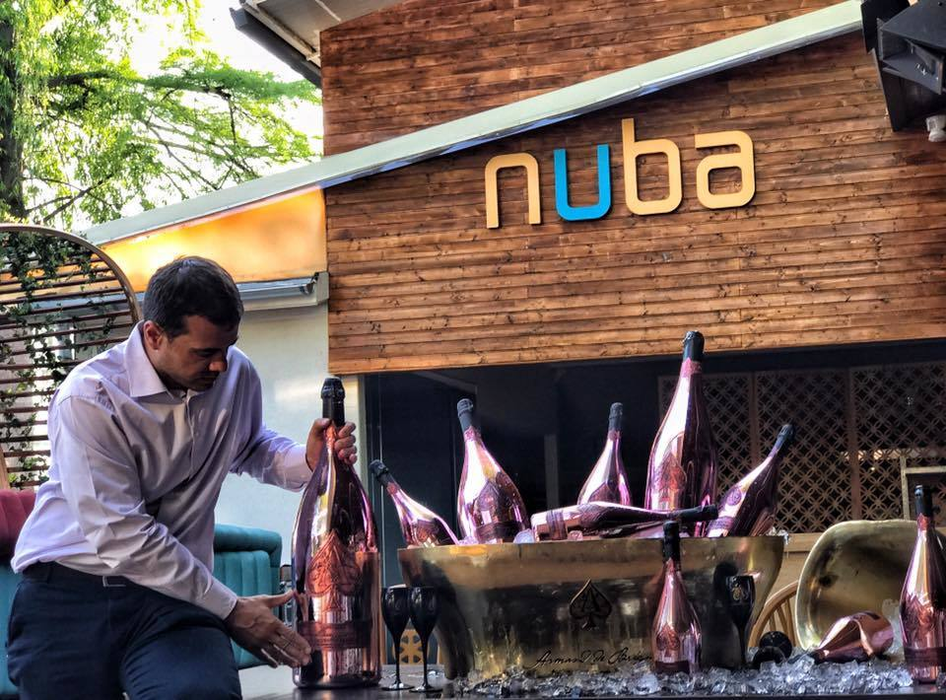 LIVE de la NUBA! Cum arată cea mai mare şi mai scumpă şampanie comandată în România