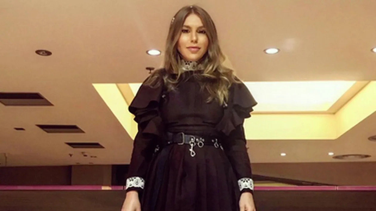 CORINA BUD, fotografiată prin gaura cheii! Vedeta stârneşte imaginaţia bărbaţilor 