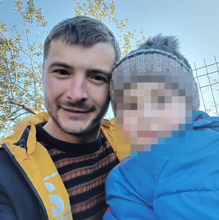 Alexandru Babii îl crește acum singur pe Gabriel foto: Facebook