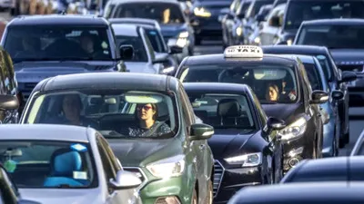 UE retrage interdicția vânzării de mașini noi pe benzină și motorină din 2035, dar eliminarea motoarelor cu combustie internă nu se încheie aici