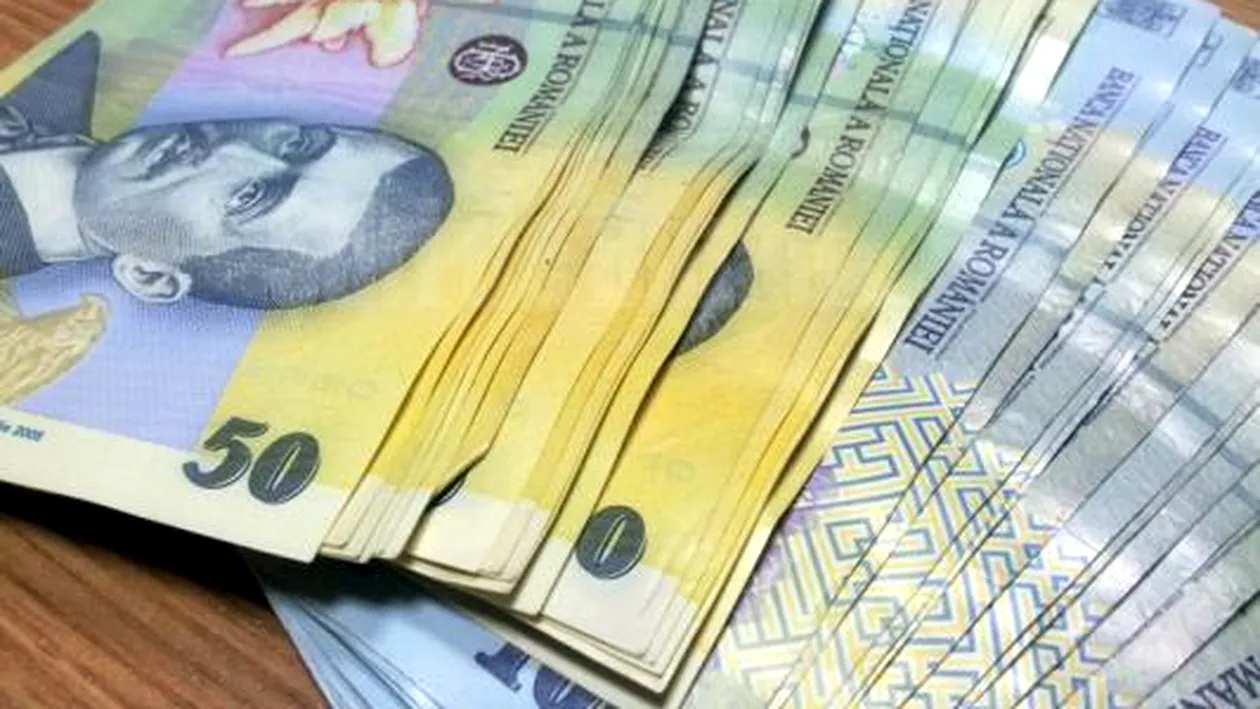 Sacoșă plină cu bani a fost găsită de un cetățean, la Buzău. Ce sumă se afla înăuntru și care a fost gestul bărbatului