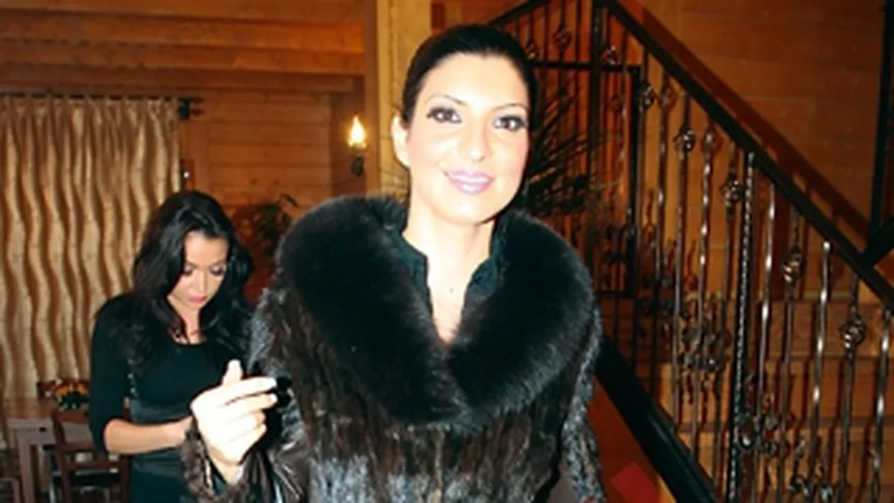 Andreea Tonciu, pacalita cu fake-uri