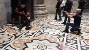 Paznic de la Domul din Milano, luat ostatic și amenințat cu un cuțit. VIDEO
