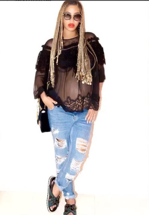 BEYONCE şi gemenii săi încă se află în spital şi ar avea probleme medicale! Celebra cântăreaţă ar fi adus pe lume un băieţel şi o fetiţă
