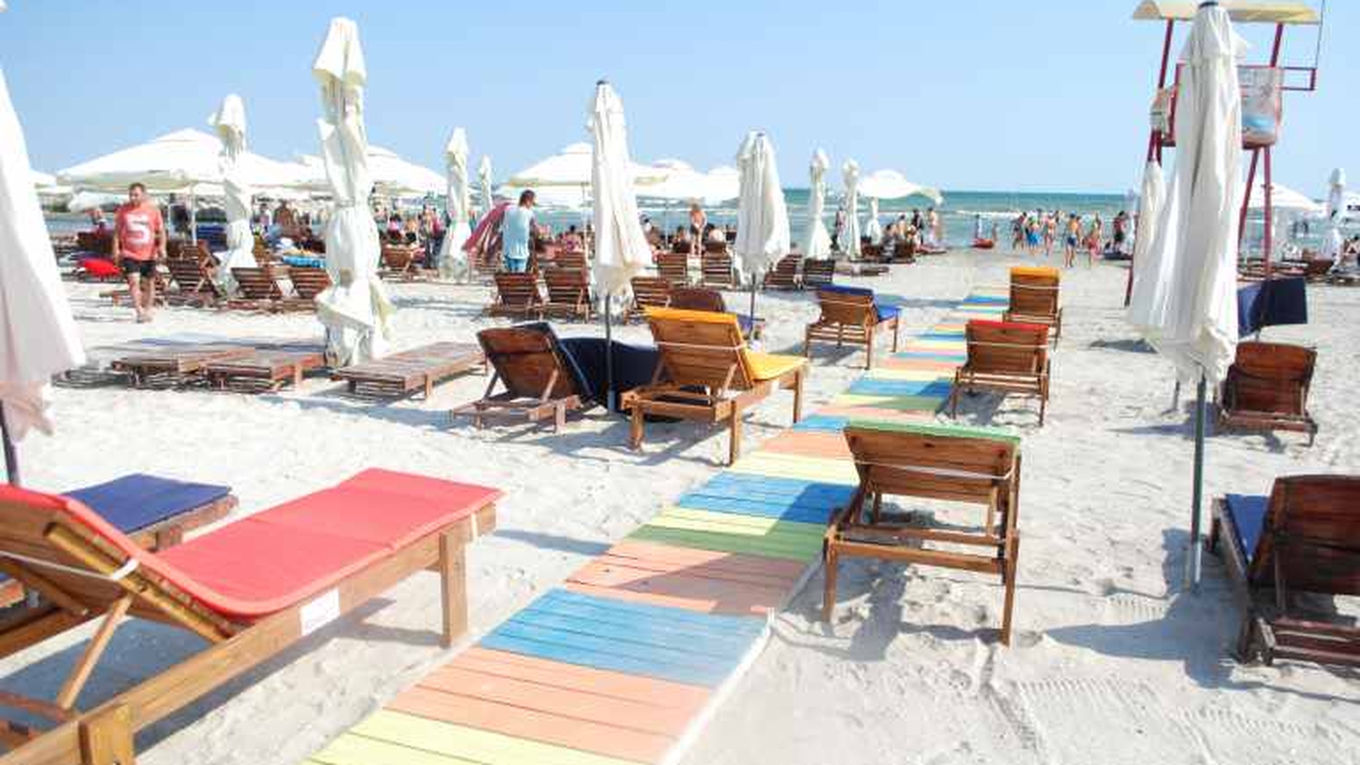 Prima plajă pentru persoanele cu dizabilități, la Mamaia. Ce îi așteaptă acolo pe oamenii cu nevoi speciale. Accestul este GRATUIT
