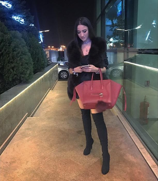 Uau! Ce frumuseţe ”moşteneşte” un mall, o televiziune şi… o firmă de ”Apă şi Canal”! Tăticul are iacht de 1 milion E şi a trimis-o la şcoală în Elveţia